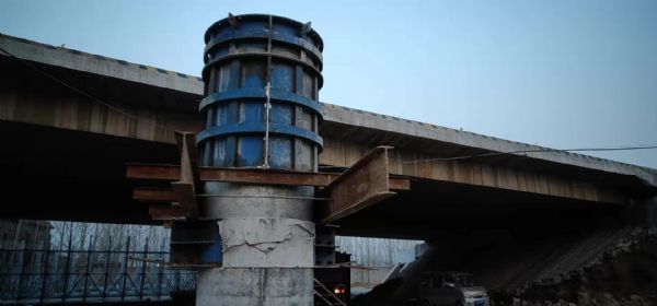 葛洲壩巨單高速-抱箍、系梁模板施工中